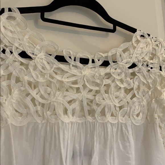 White lace neckline top - Picture 5 of 7